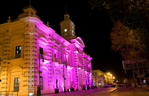 Picture of government building lighted for Christmas in Hermosillo